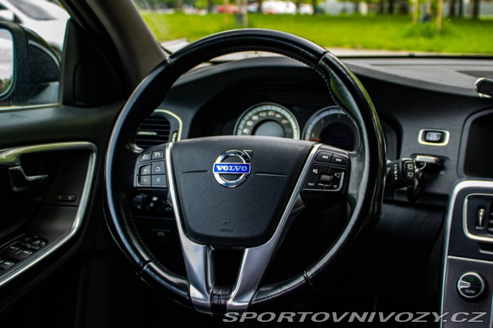 Volvo V60 D5 Momentum 2011