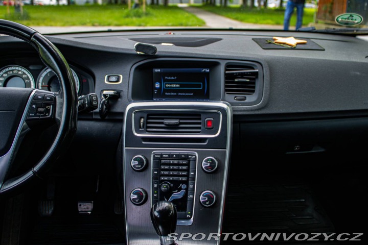 Volvo V60 D5 Momentum 2011