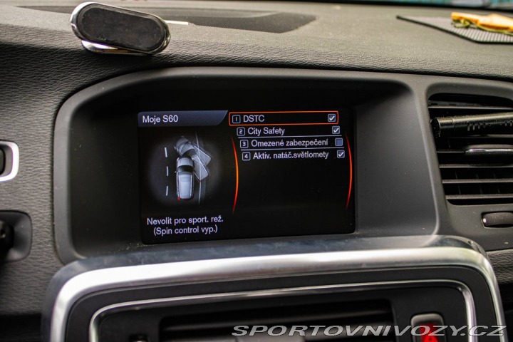 Volvo V60 D5 Momentum 2011
