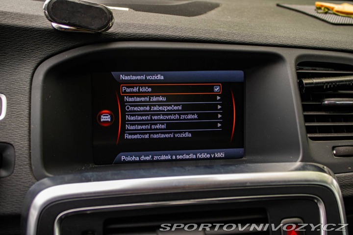 Volvo V60 D5 Momentum 2011