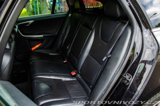 Volvo V60 D5 Momentum 2011