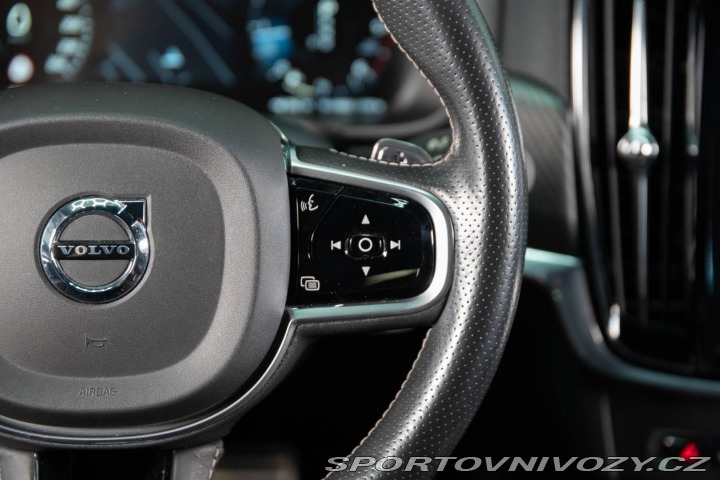 Volvo S90 D5 2.0L Drive-E R-Design 2016