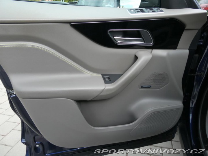 Jaguar F-Pace 3,0 30d R-Sport, 1Maj, ČR 2017