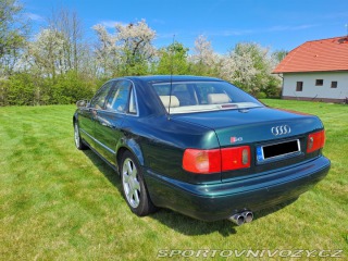 Audi S8 D2 1998