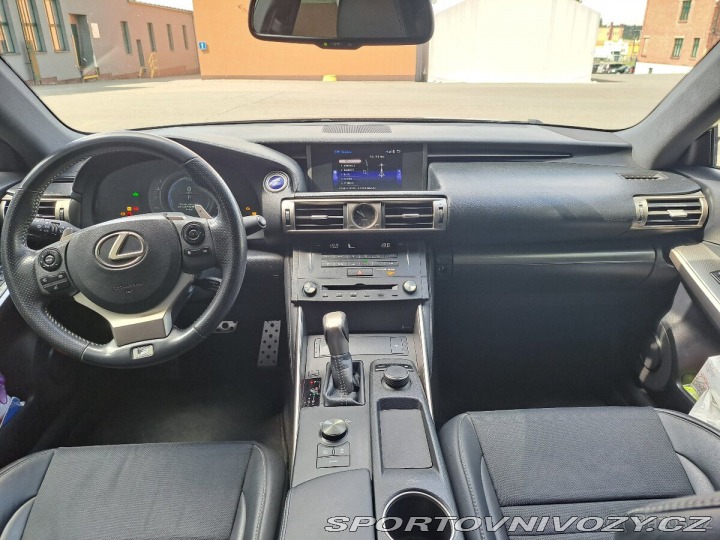Lexus IS 300h F-Sport 2015