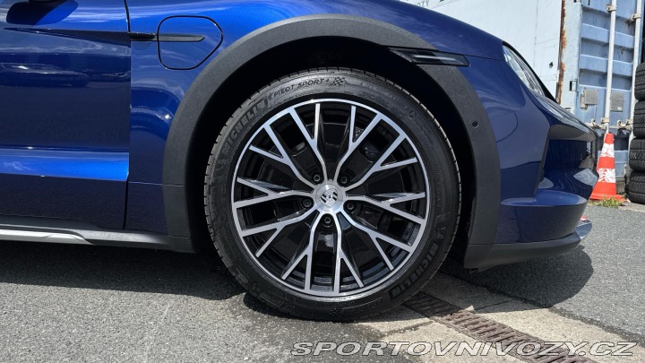 Porsche Taycan 4 Cross Turismo 2025