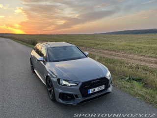Audi RS4 
