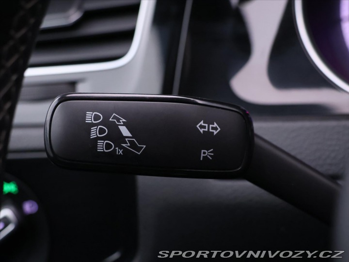 Volkswagen Golf 2,0 TSI R 221kW DSG 4M Xe 2014