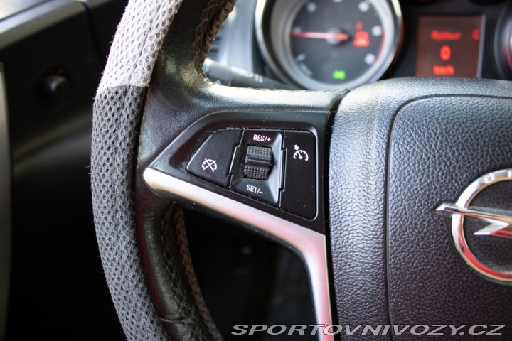 Opel Astra Sport Tourer ST 2.0 CDTI 2012