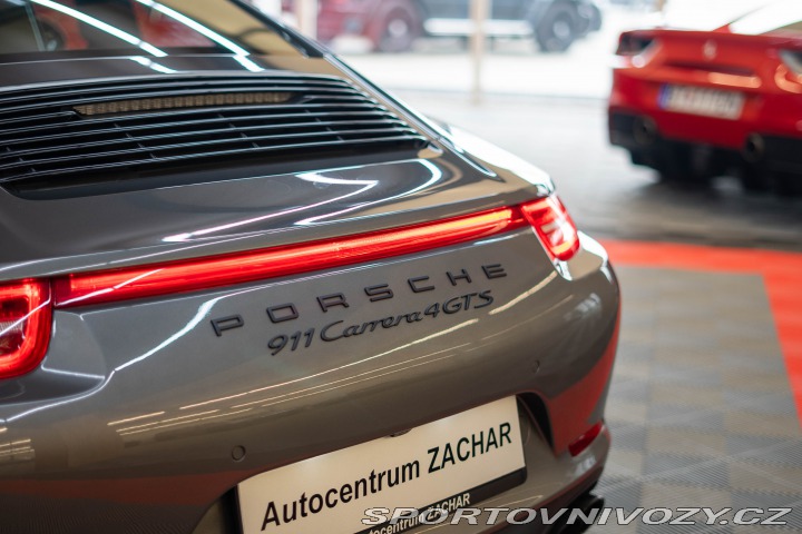Porsche 911 Carrera 4 GTS 2015