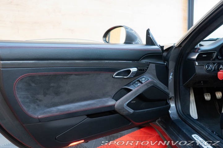 Porsche 911 Carrera 4 GTS 2015
