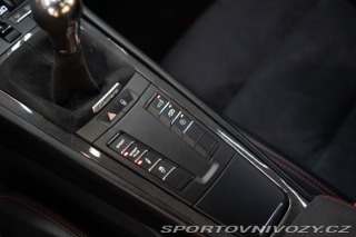 Porsche 911 Carrera 4 GTS 2015
