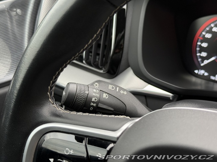 Volvo Ostatní modely XC60 R-Design 173kW Nez.t 2022