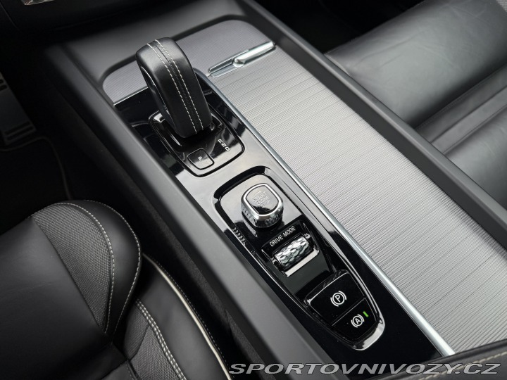 Volvo Ostatní modely XC60 R-Design 173kW Nez.t 2022