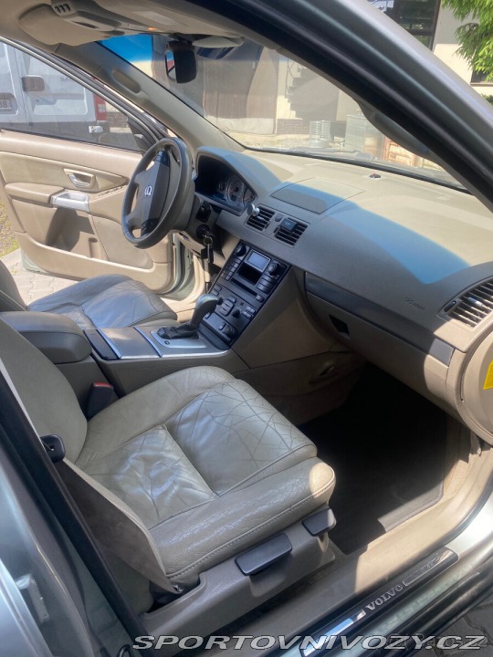 Volvo Ostatní modely XC90 2,4 D5 AWD 120 kW 4x4 + 2004