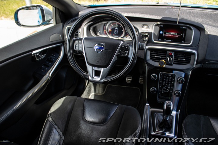 Volvo V40 D4 2.0L Drive-E Momentum 2014