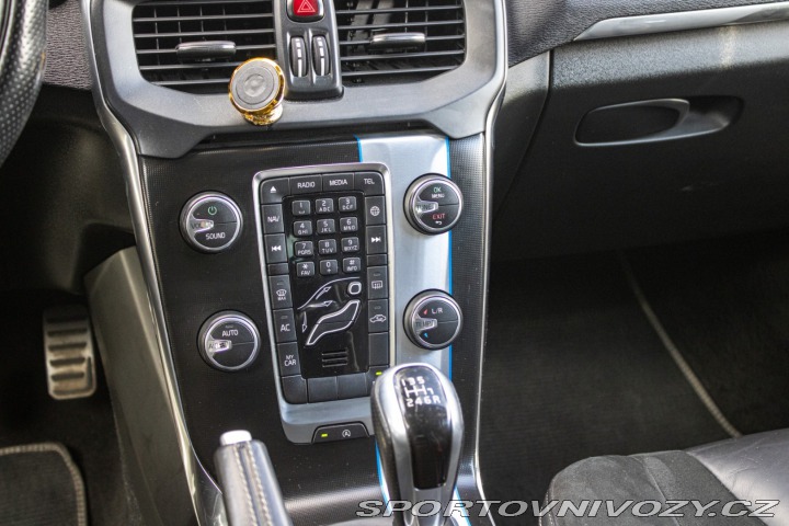 Volvo V40 D4 2.0L Drive-E Momentum 2014