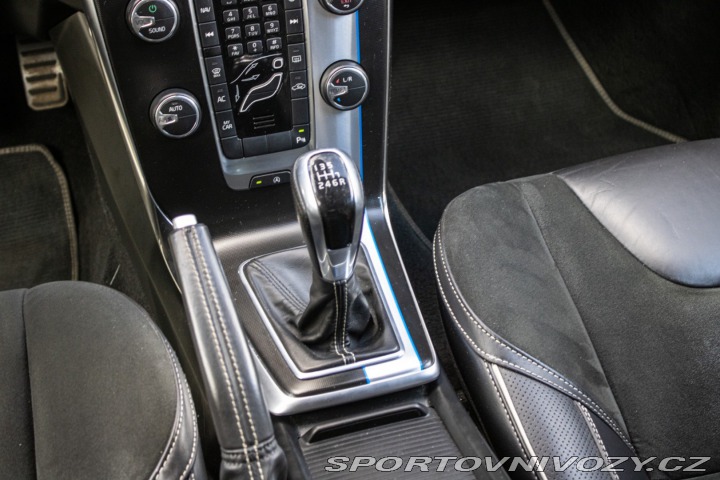 Volvo V40 D4 2.0L Drive-E Momentum 2014