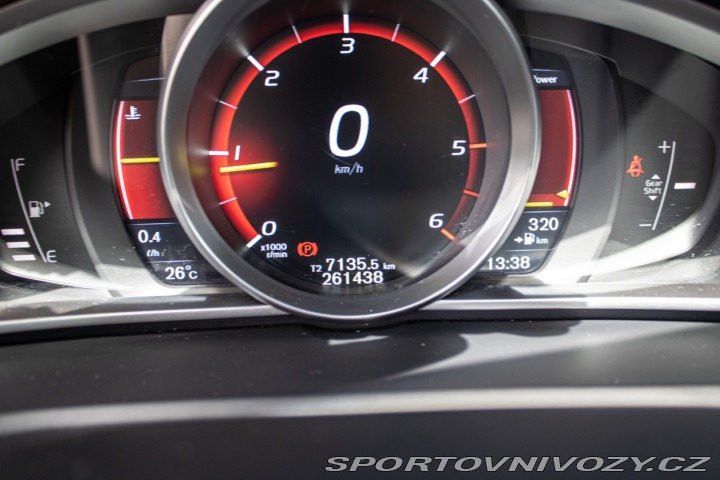 Volvo V40 D4 2.0L Drive-E Momentum 2014