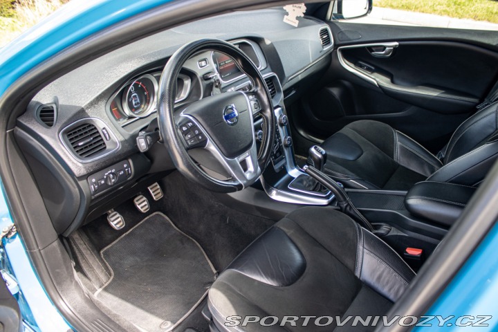 Volvo V40 D4 2.0L Drive-E Momentum 2014