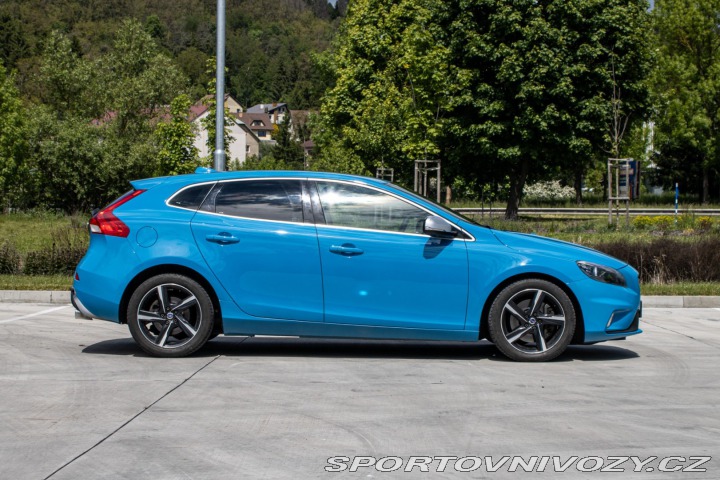 Volvo V40 D4 2.0L Drive-E Momentum 2014
