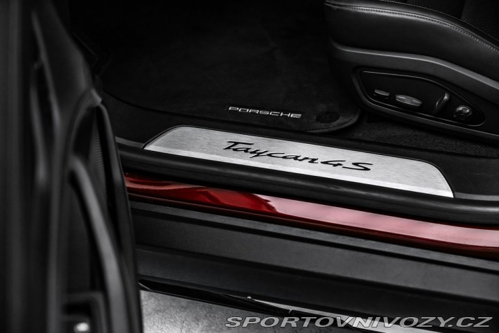 Porsche Taycan 4S Cross Turismo, cherry 1800