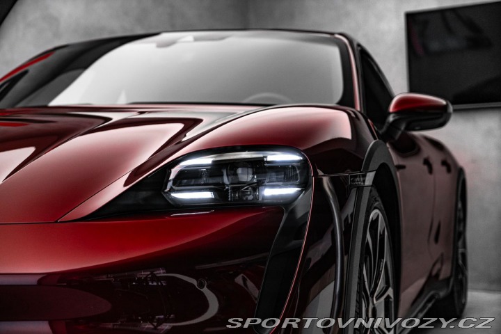 Porsche Taycan 4S Cross Turismo, cherry 1800