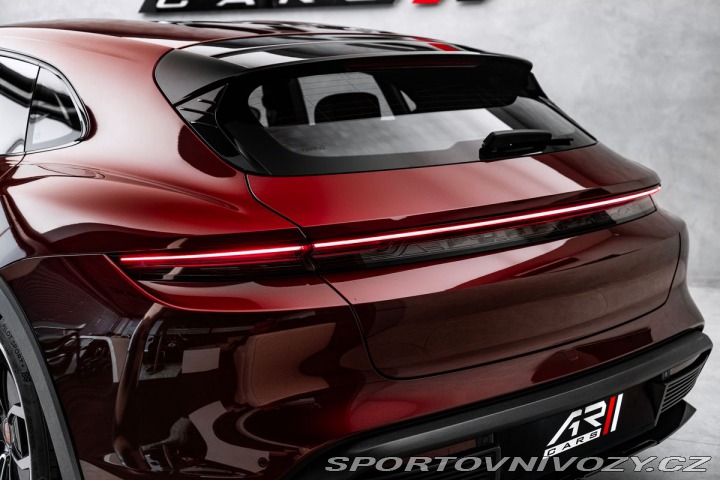 Porsche Taycan 4S Cross Turismo, cherry 1800