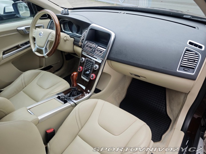 Volvo Ostatní modely XC60 2.4 D4 Summum AWD Polesta 2016