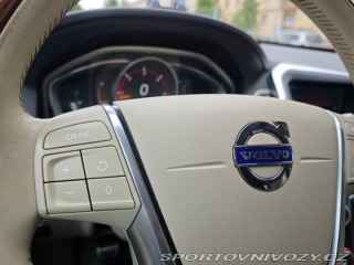 Volvo Ostatní modely XC60 2.4 D4 Summum AWD Polesta 2016