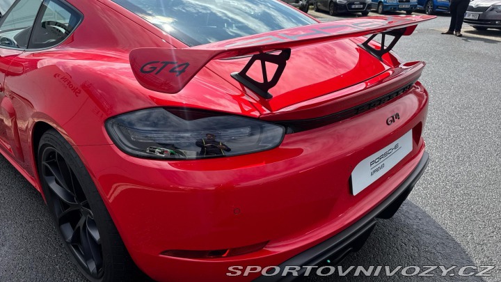 Porsche Cayman GT4 2023
