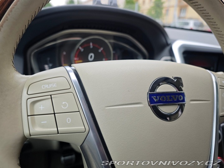 Volvo Ostatní modely XC60 2.4 D4 Summum AWD Polesta 2016