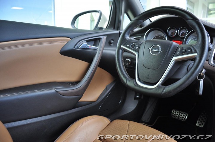 Opel Cascada 2,0CDTi AUTOMAT REZERVACE 2014