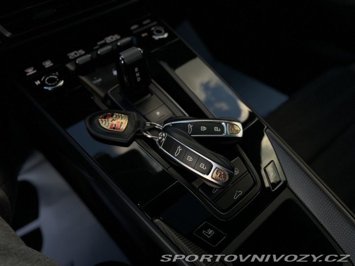 Porsche 911 Carrera 4 GTS/LIFT/CHRONO 2022