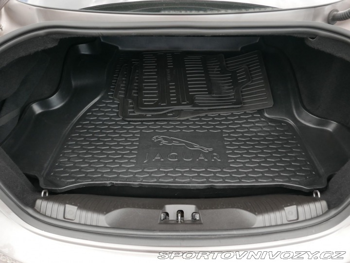 Jaguar XF 3,0D Premium Luxury REZER 2010