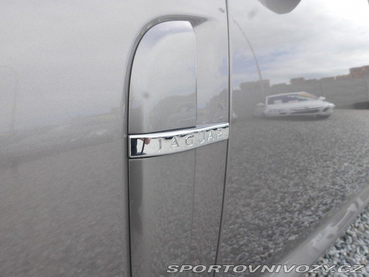 Jaguar XF 3,0D Premium Luxury REZER 2010