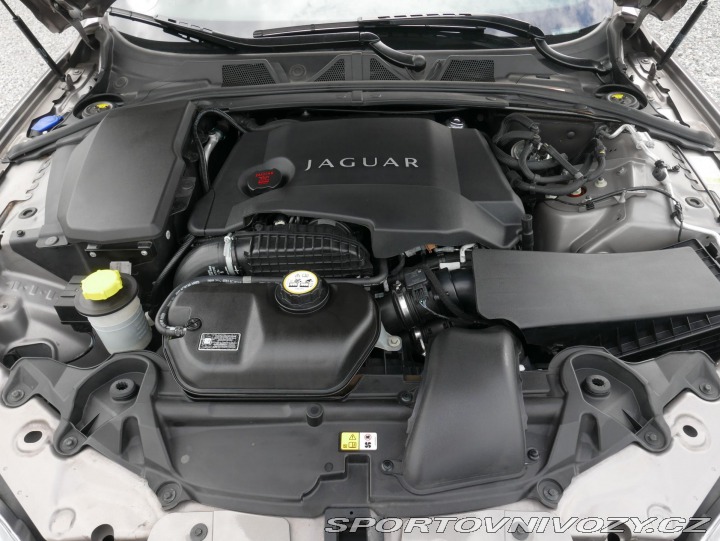 Jaguar XF 3,0D Premium Luxury REZER 2010