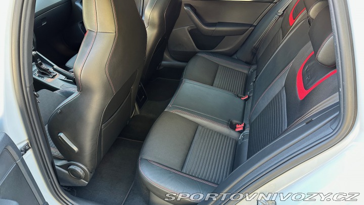 Škoda Octavia RS Combi 2.0 DSG 162 kW 2014