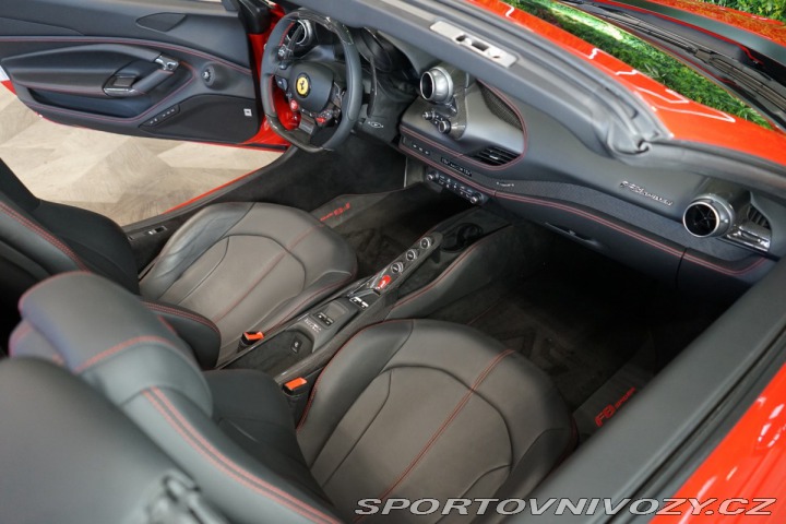 Ferrari F8 SPIDER*LIFT*CARBON*ZÁRUKA 2023