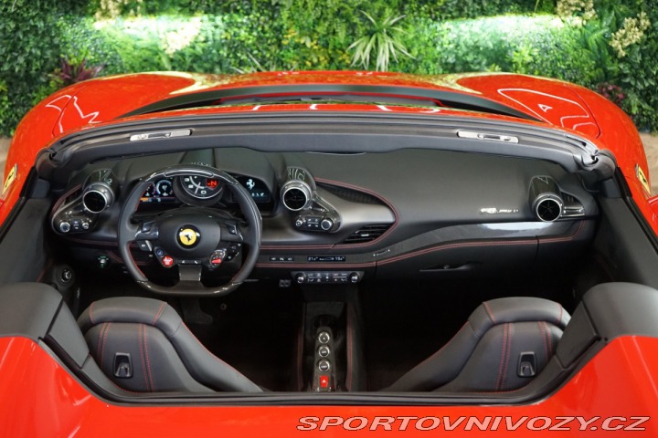 Ferrari F8 SPIDER*LIFT*CARBON*ZÁRUKA 2023