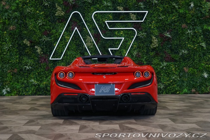 Ferrari F8 SPIDER*LIFT*CARBON*ZÁRUKA 2023