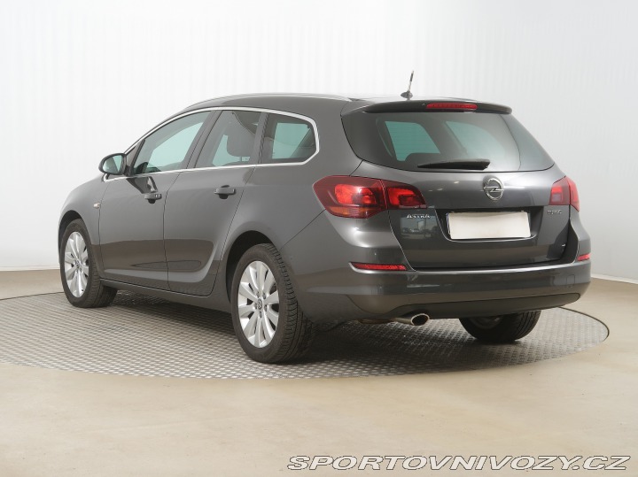 Opel Astra 1.6 T 2011