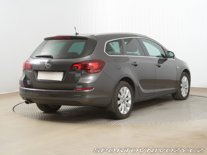 Opel Astra 1.6 T 2011
