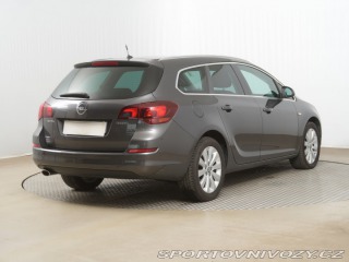 Opel Astra 1.6 T 2011