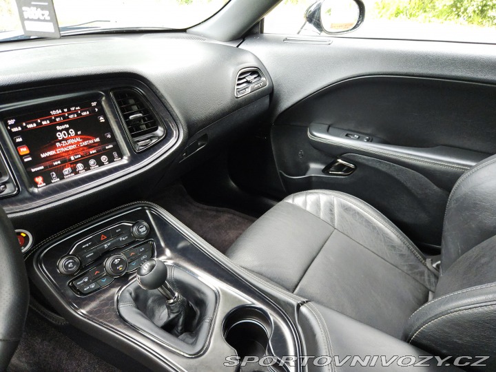 Dodge Challenger SRT Hellcat NEHAVAROVÁNÝ 2016