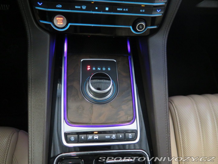 Jaguar F-Pace 3.0d V6 AWD,Portfolio,DPH 2019