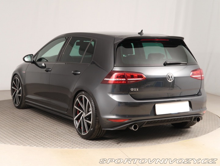 Volkswagen Golf Highline 2.0 GTI 2015