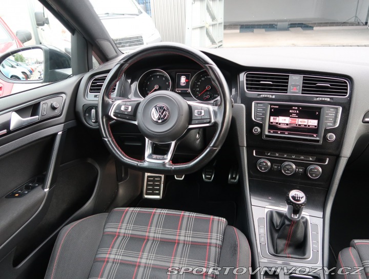 Volkswagen Golf Highline 2.0 GTI 2015