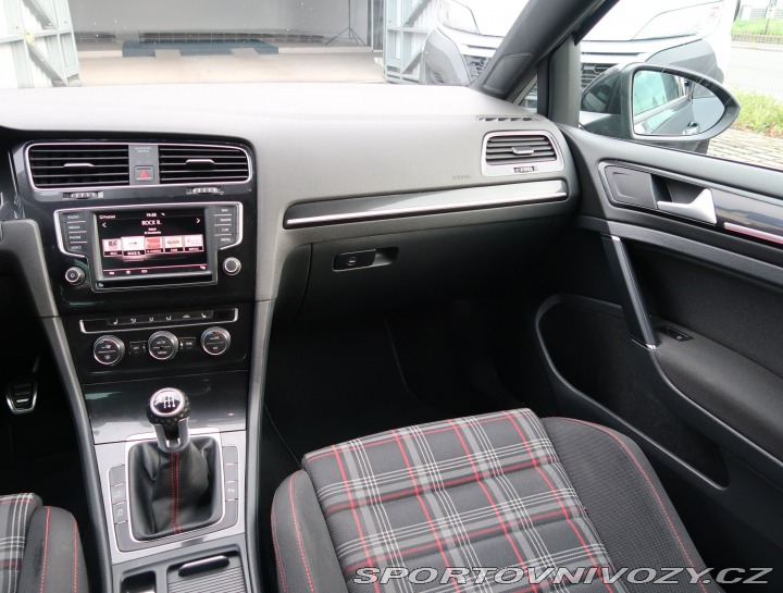 Volkswagen Golf Highline 2.0 GTI 2015