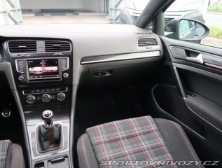 Volkswagen Golf Highline 2.0 GTI 2015